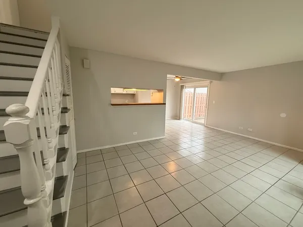 $2,395 | 2167 North Heather Lane, Unit 2167, Palatine, IL 60074