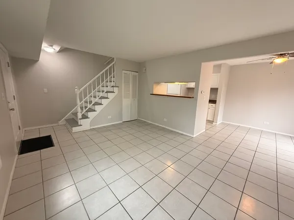 $2,395 | 2167 North Heather Lane, Unit 2167, Palatine, IL 60074
