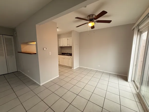 $2,395 | 2167 North Heather Lane, Unit 2167, Palatine, IL 60074