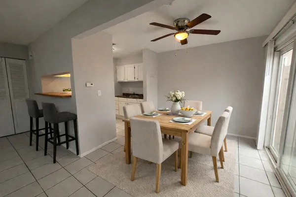 $2,395 | 2167 North Heather Lane, Unit 2167, Palatine, IL 60074