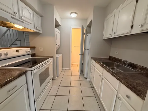 $2,395 | 2167 North Heather Lane, Unit 2167, Palatine, IL 60074