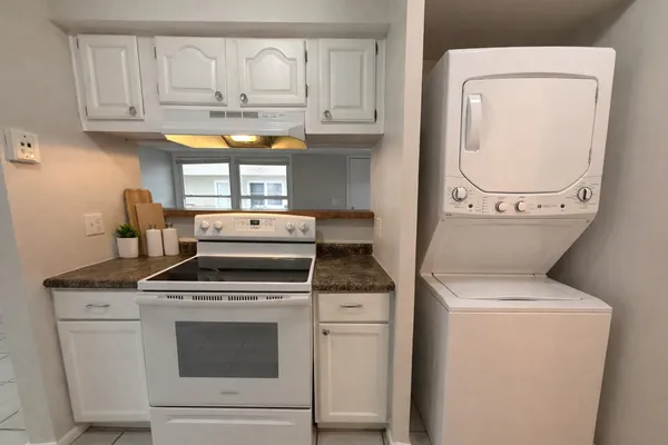 $2,395 | 2167 North Heather Lane, Unit 2167, Palatine, IL 60074