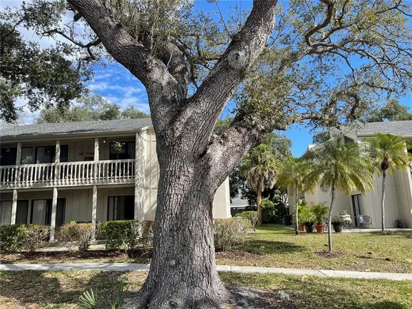 $212,000 | 2224 Bahia Vista Street, Unit E6, Sarasota, FL 34239