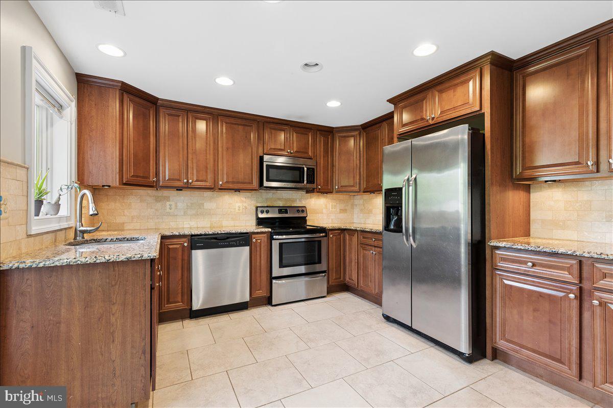 8350 Sycamore Road Millersville, MD 21108 - Photo 4 of 65