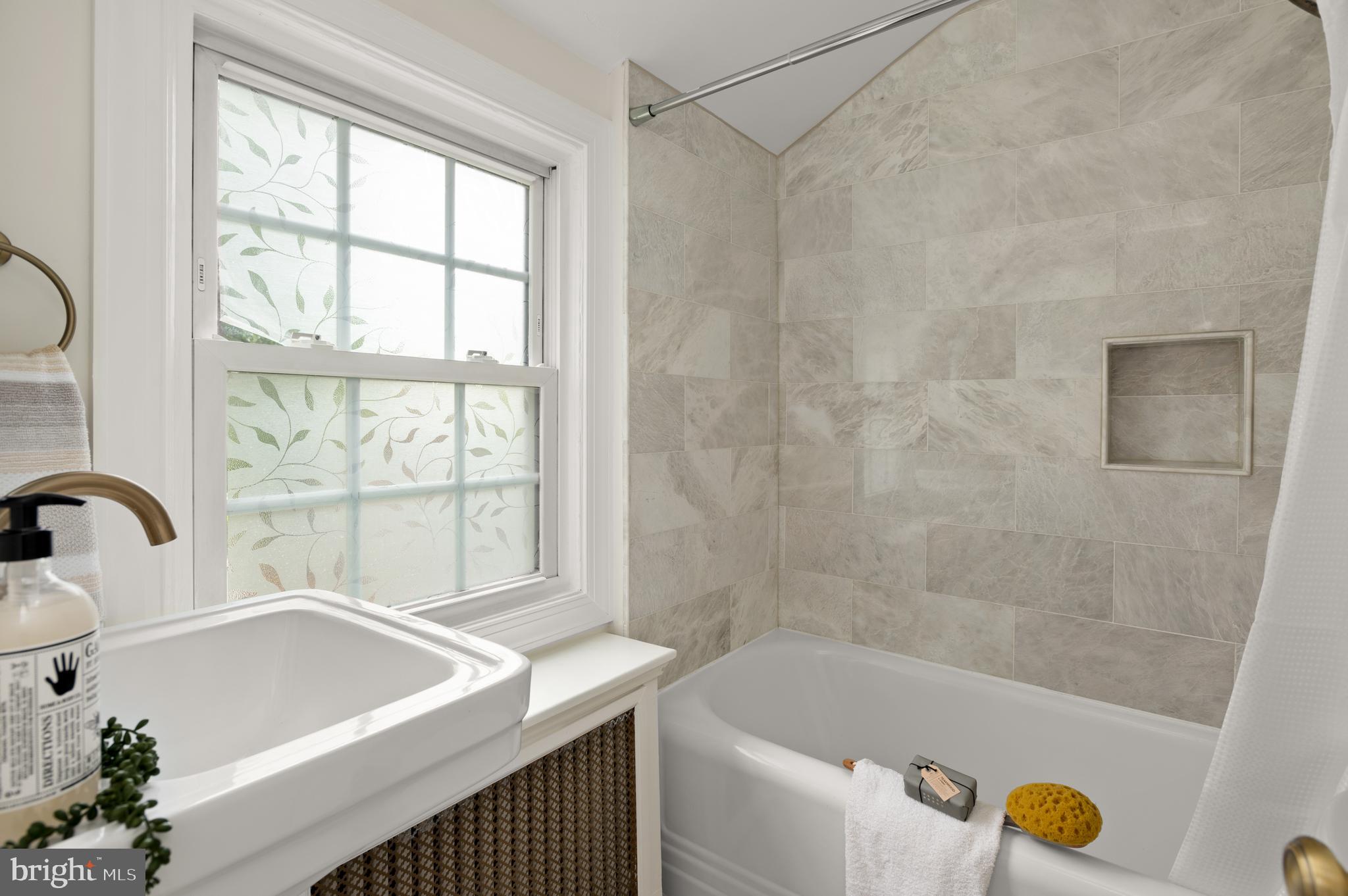 108 East Braddock Road Alexandria, VA 22301 - Photo 12 of 21 Upper Level Bathroom