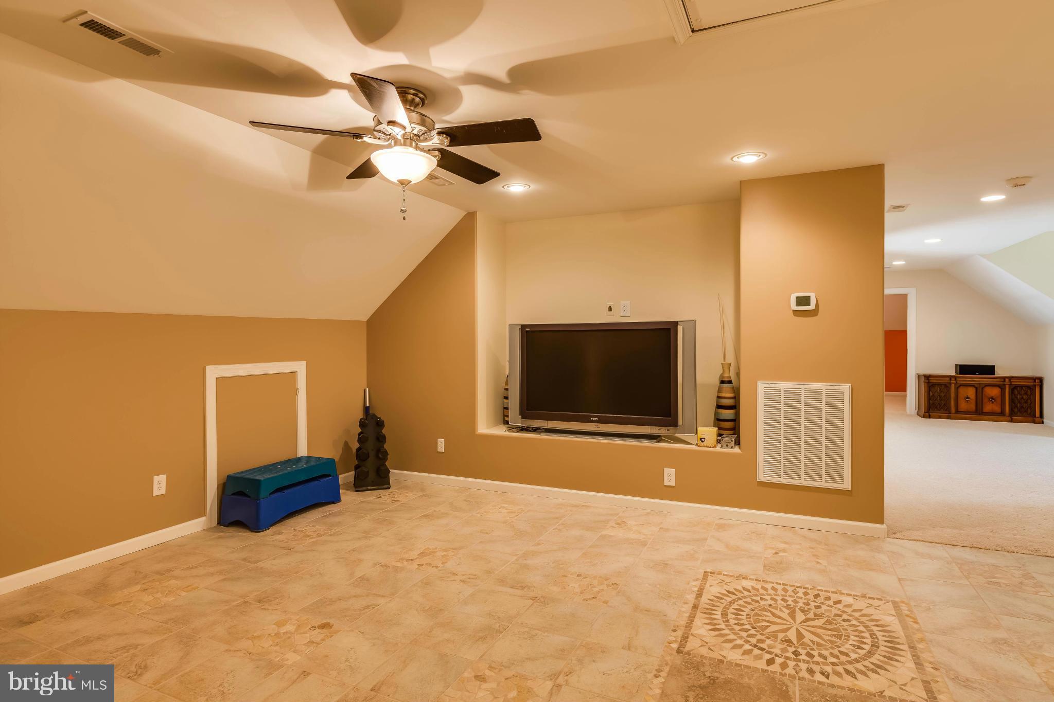 19385 Country Road Beaverdam, VA 23015 - Photo 21 of 30 a view of a livingroom with a flat screen tv