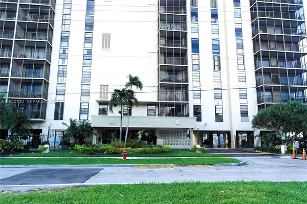 $2,250 | 2500 Northeast 135th Street, Unit B506, North Miami, FL 33181