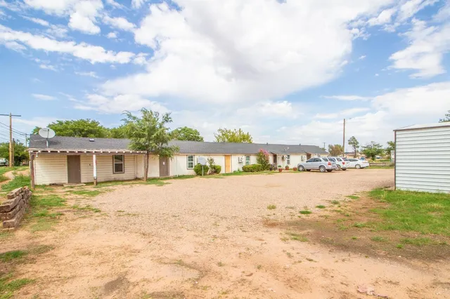 $420,000 | 1305 South 9th Street, Slaton, TX 79364