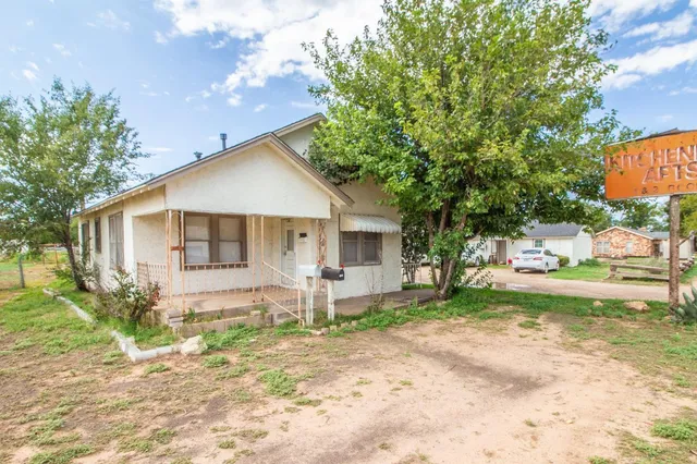 $420,000 | 1305 South 9th Street, Slaton, TX 79364
