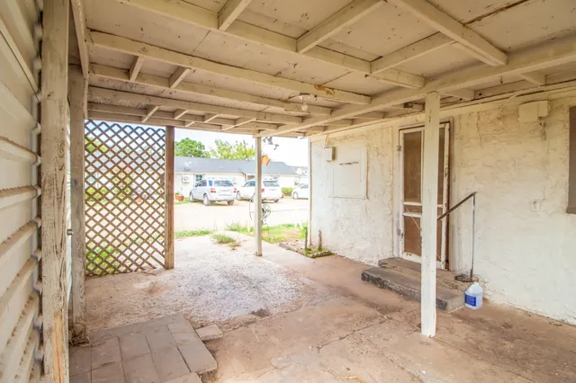 $420,000 | 1305 South 9th Street, Slaton, TX 79364