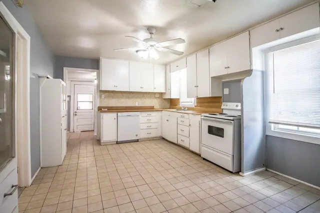 $420,000 | 1305 South 9th Street, Slaton, TX 79364