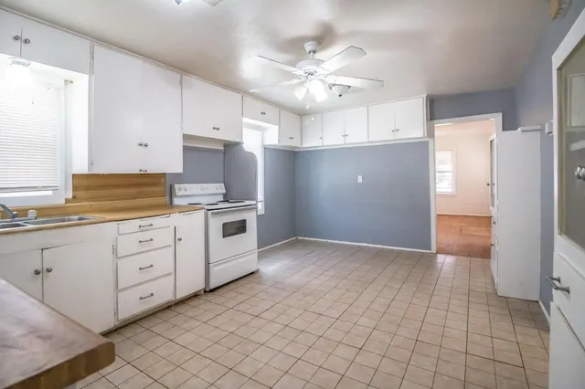 $420,000 | 1305 South 9th Street, Slaton, TX 79364