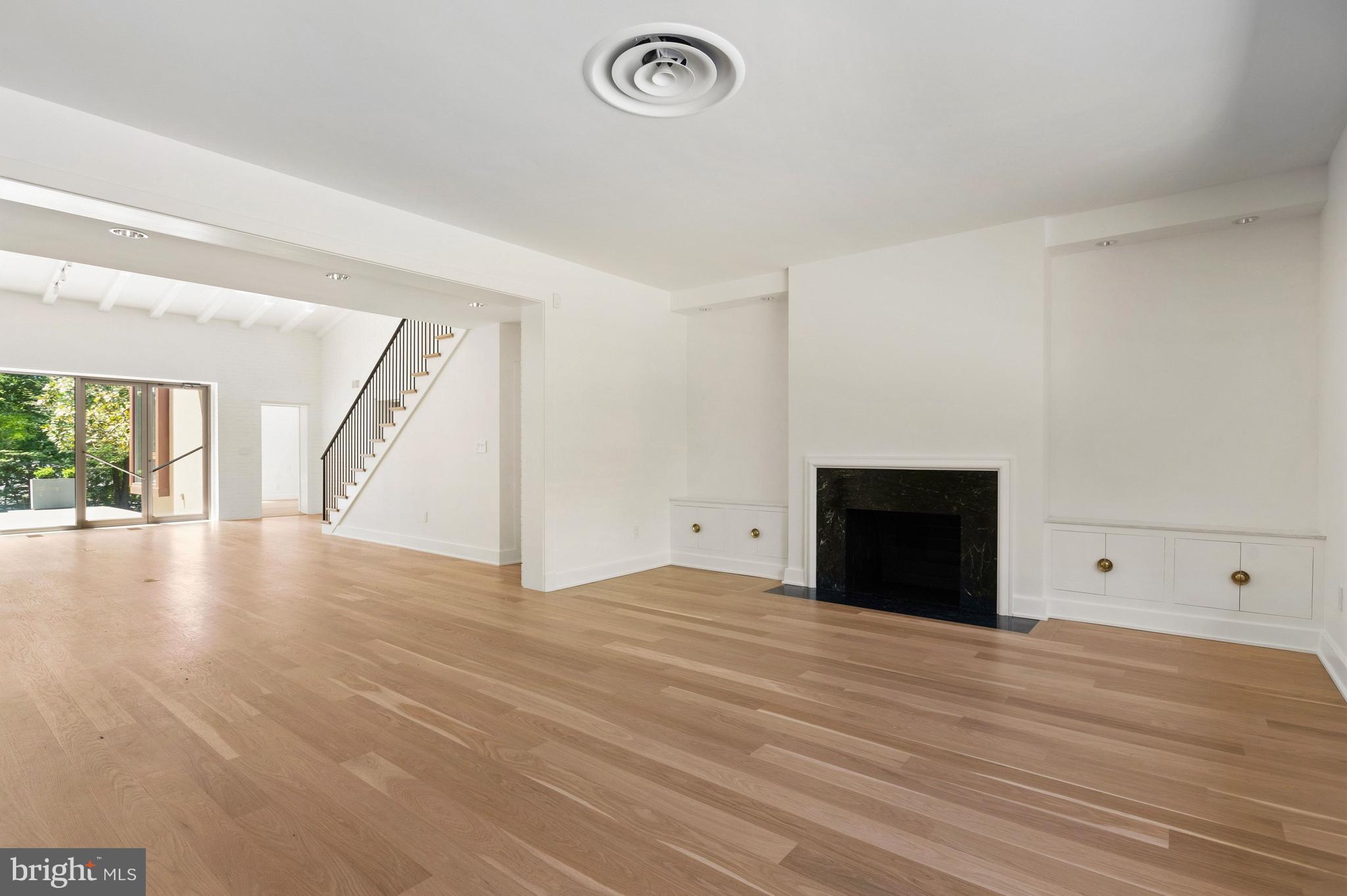 2920 Albemarle Street Northwest Washington, DC 20008 - Photo 6 of 49 Living Room