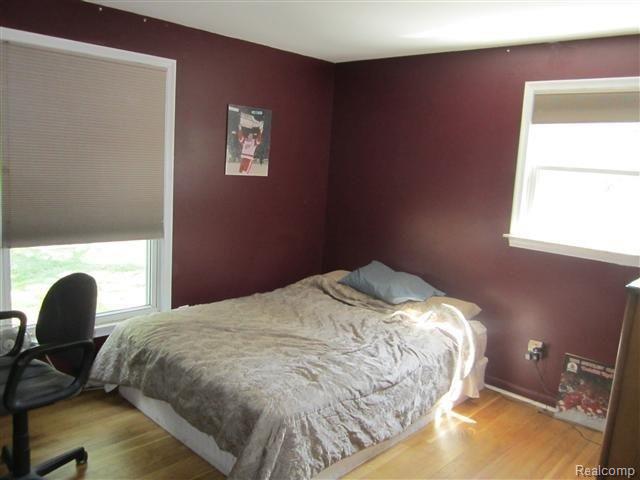 29519 Rambling Road Southfield, MI 48076 - Photo 15 of 18 033.JPG