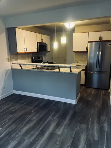 $2,400 | 640 Beaver Court, Naperville, IL 60563