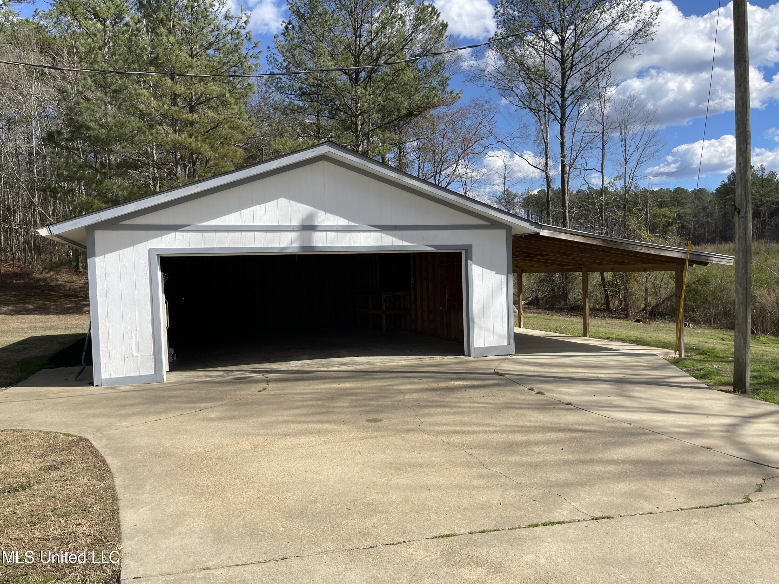 4046 Highway 35 Carthage, MS 39051 - Photo 5 of 31 IMG_0745