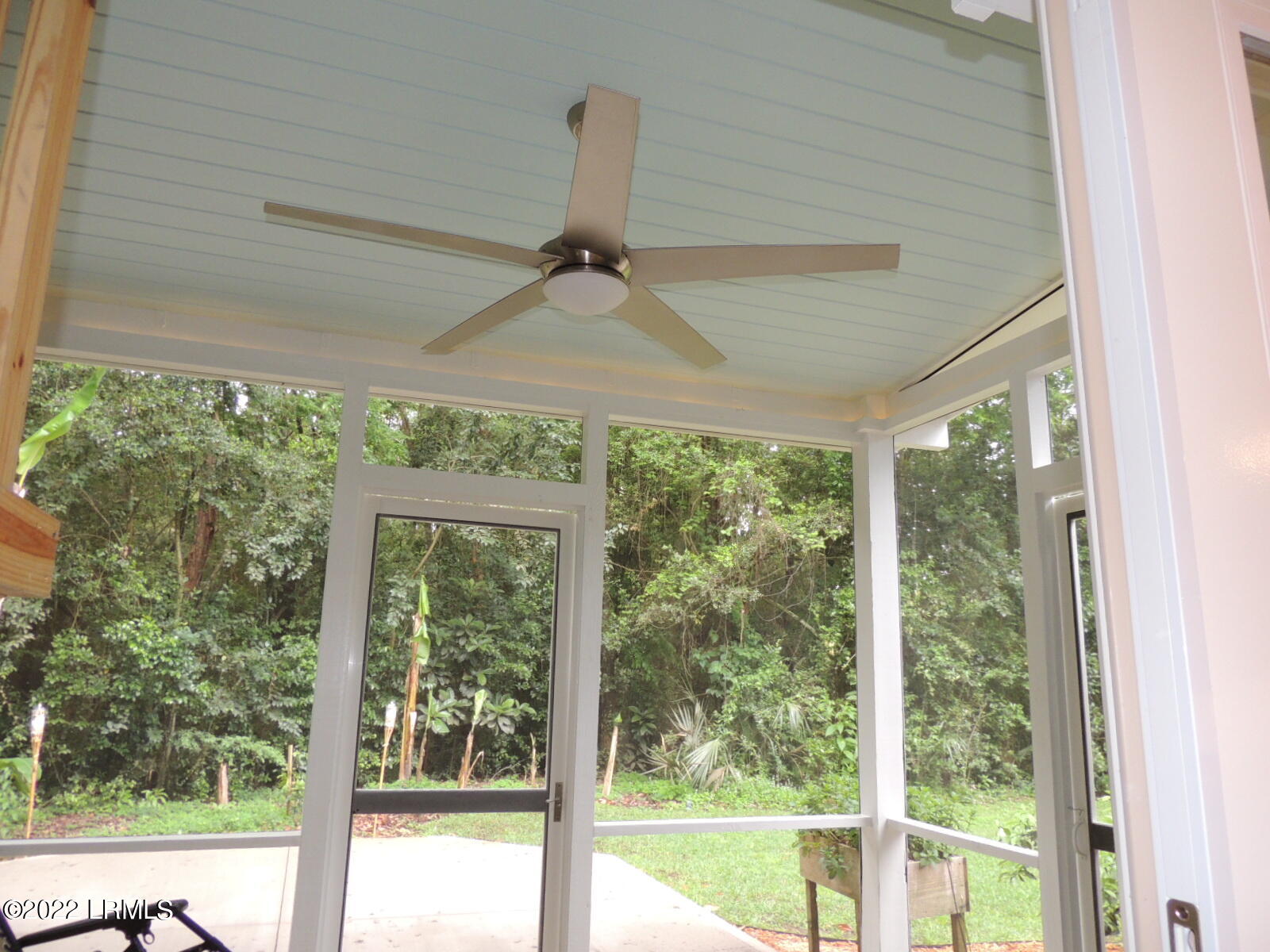 7610 Patterson Road Beaufort, SC 29906 - Photo 7 of 43 Carolina room inside