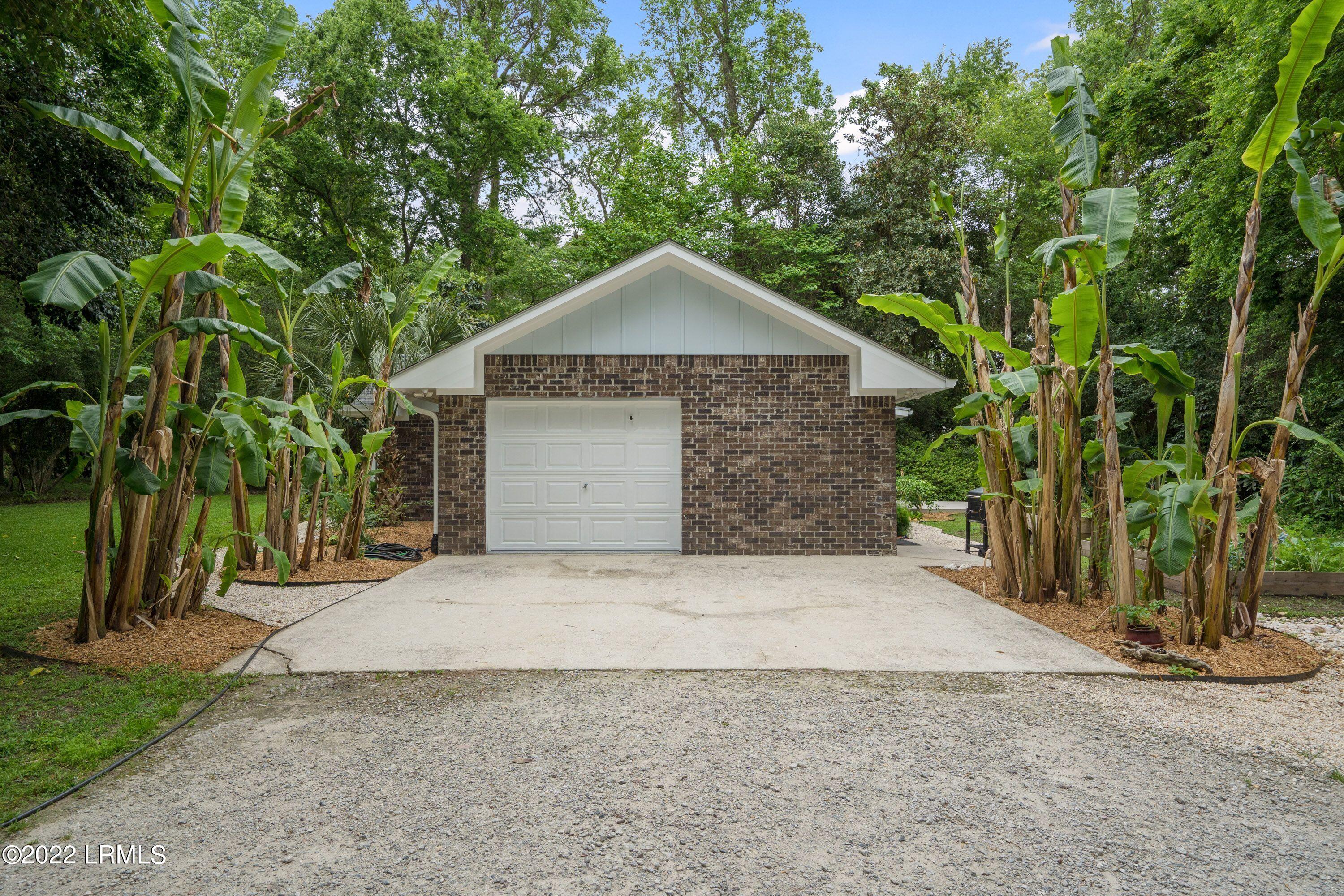 7610 Patterson Road Beaufort, SC 29906 - Photo 8 of 43 side garage view