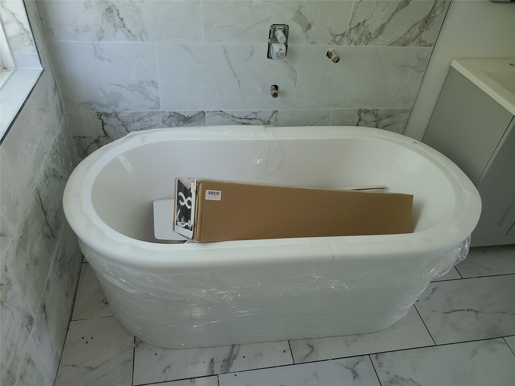 6985 Ellen Lane Beaumont, TX 77708 - Photo 18 of 34 a bath tub sitting in a bathroom