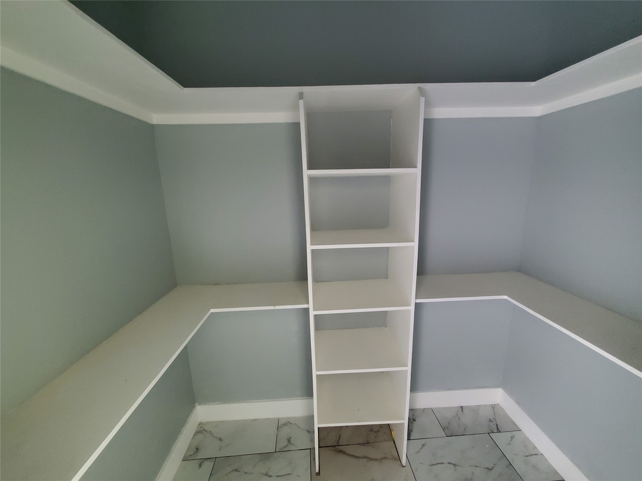 6985 Ellen Lane Beaumont, TX 77708 - Photo 7 of 34 a bathroom with a bathtub