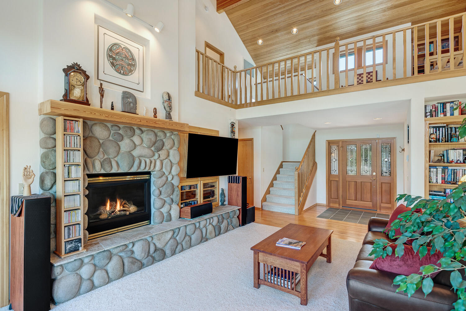 65230 Smokey Ridge Road Bend, OR 97703 - Photo 16 of 53 Living room & loft