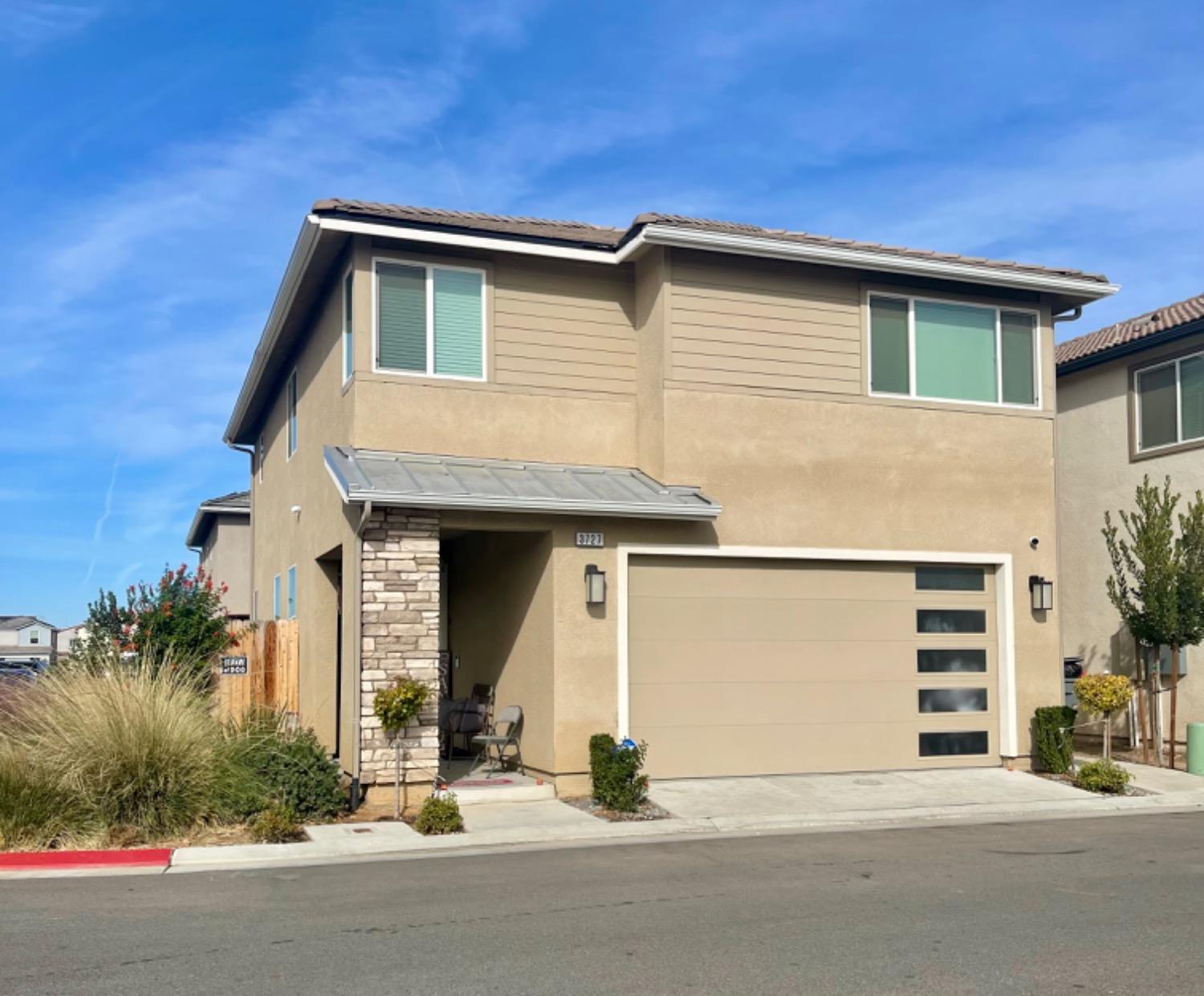 3727 Highclere Way Clovis, CA 93619 - Photo 2 of 25 a view of a house with a street