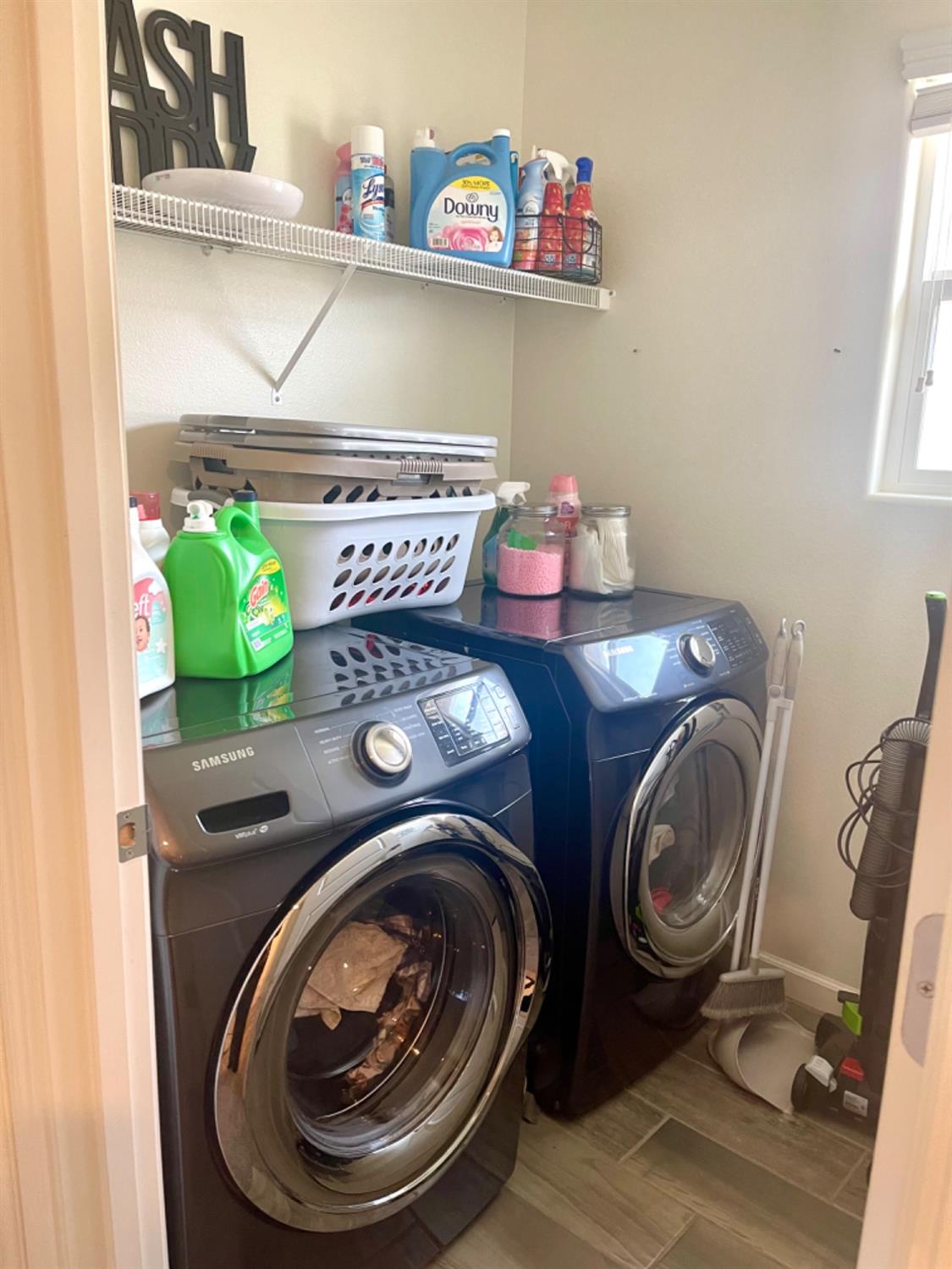 3727 Highclere Way Clovis, CA 93619 - Photo 22 of 25 a utility room with dryer and washer