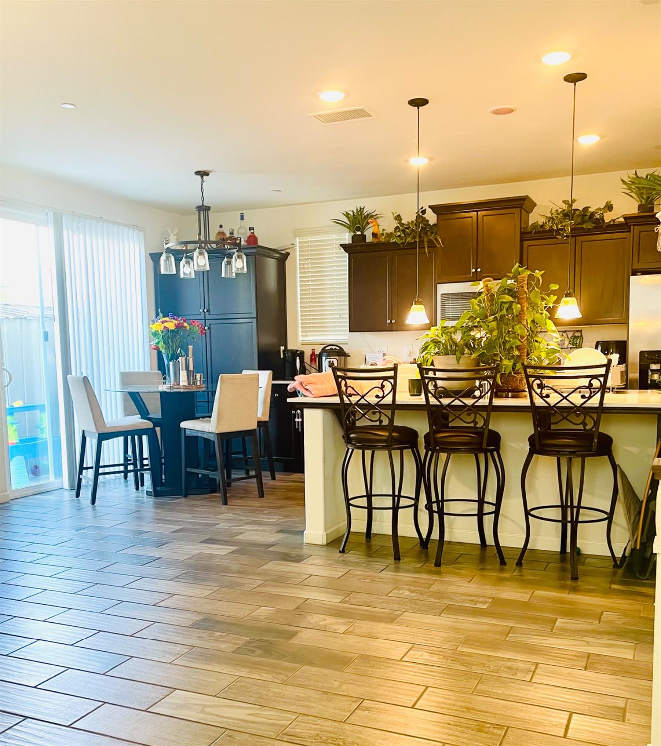 3727 Highclere Way Clovis, CA 93619 - Photo 4 of 25 a view of a dining room with furniture and chandelier