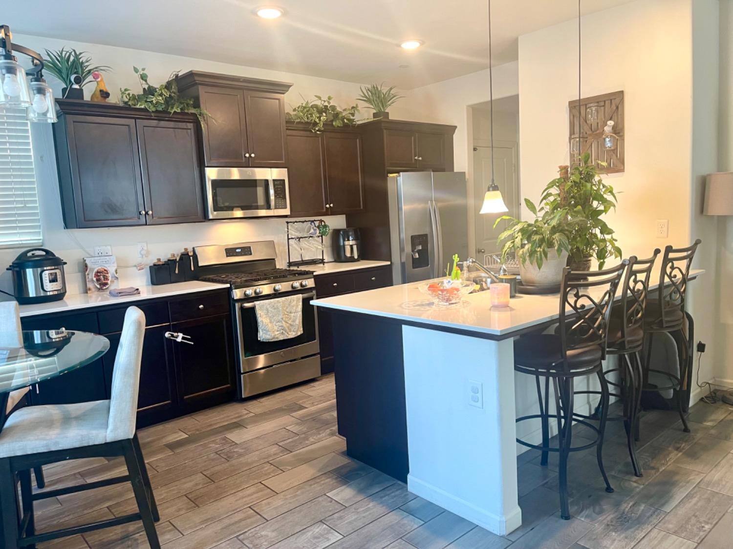 3727 Highclere Way Clovis, CA 93619 - Photo 6 of 25 a kitchen with a sink and cabinets