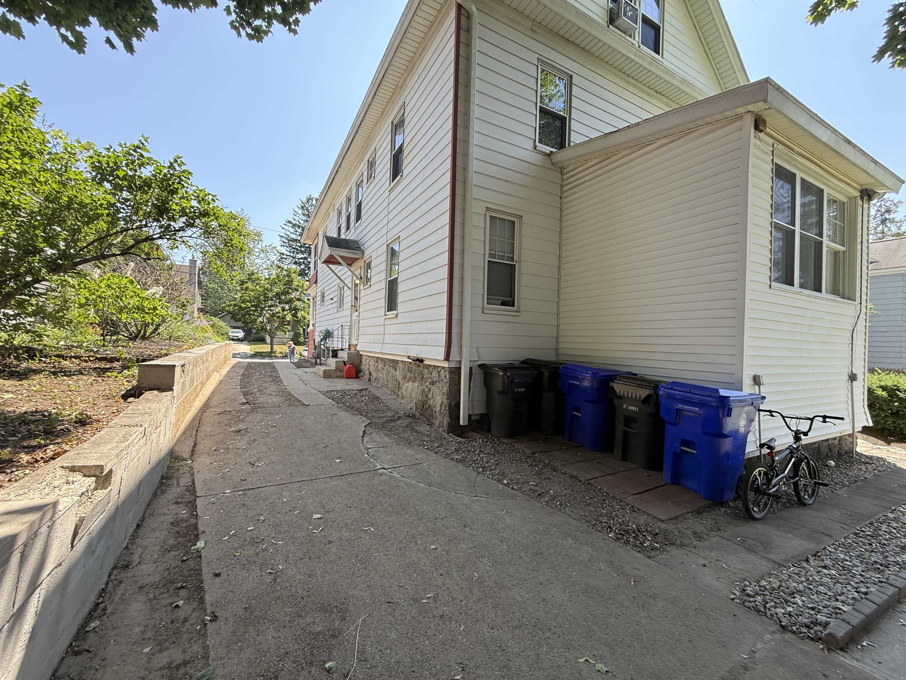 190 Ray Street Manchester, NH 03104 - Photo 6 of 45 Gallery Image 6