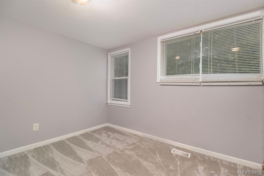 20954 Rensselaer Street Farmington, MI 48336 - Photo 12 of 21