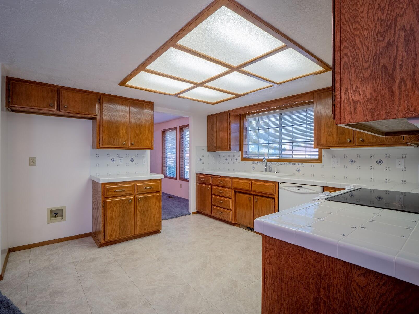 2629 Roberts Road Medford, OR 97504 - Photo 5 of 35 Kitchen 5