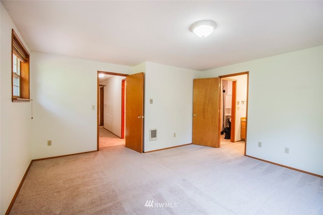 7478 Van Decar Road Southeast Port Orchard, WA 98367 - Photo 11 of 25 Gallery Image 11