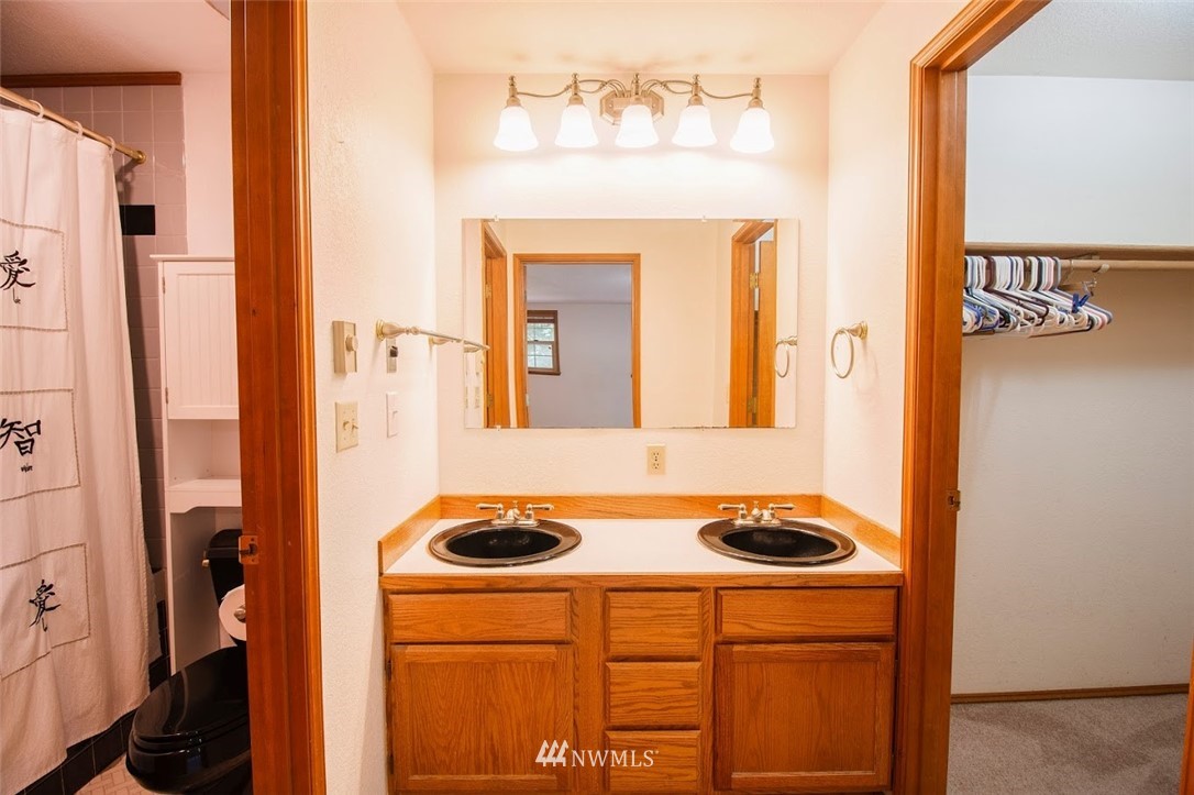 7478 Van Decar Road Southeast Port Orchard, WA 98367 - Photo 12 of 25 Gallery Image 12