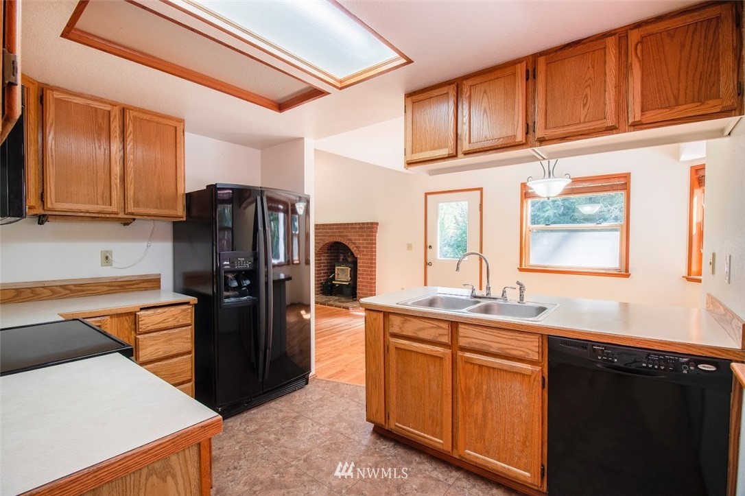 7478 Van Decar Road Southeast Port Orchard, WA 98367 - Photo 8 of 25 Gallery Image 8