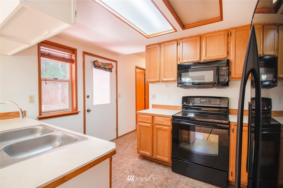 7478 Van Decar Road Southeast Port Orchard, WA 98367 - Photo 9 of 25 Gallery Image 9