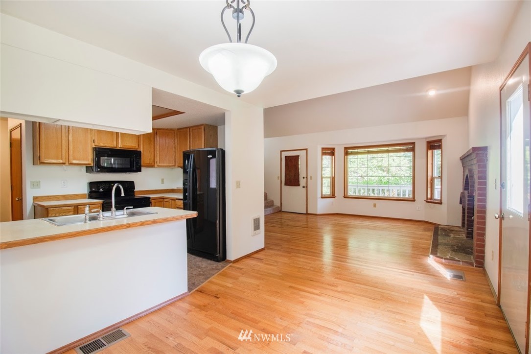 7478 Van Decar Road Southeast Port Orchard, WA 98367 - Photo 10 of 25 Gallery Image 10