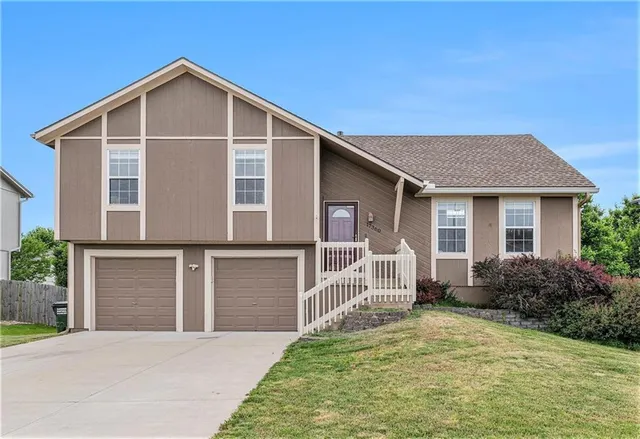 $335,000 | 17360 South Ingrid Street, Gardner, KS 66030