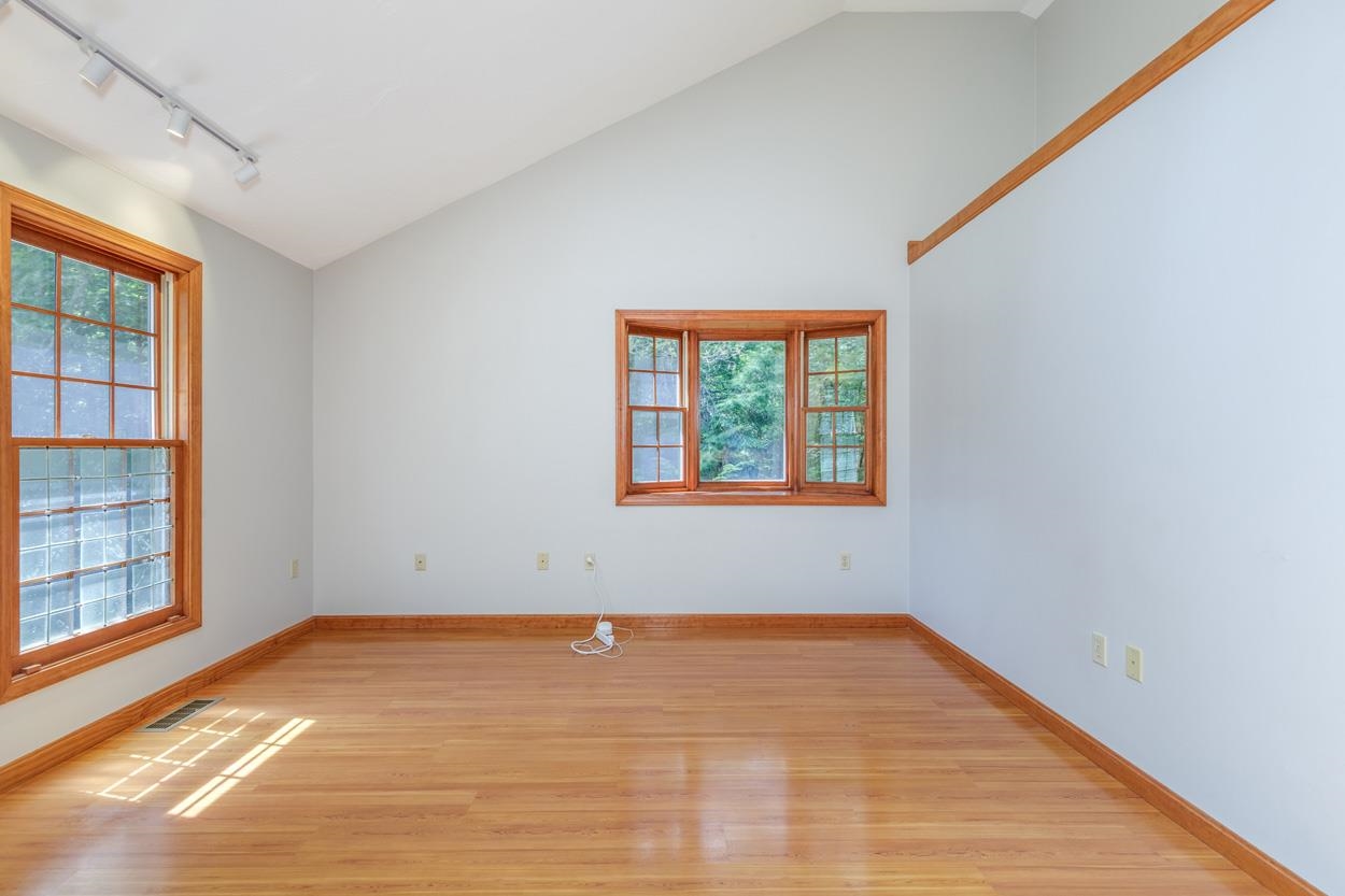 19 Hoit Road Epsom, NH 03234 - Photo 23 of 45
