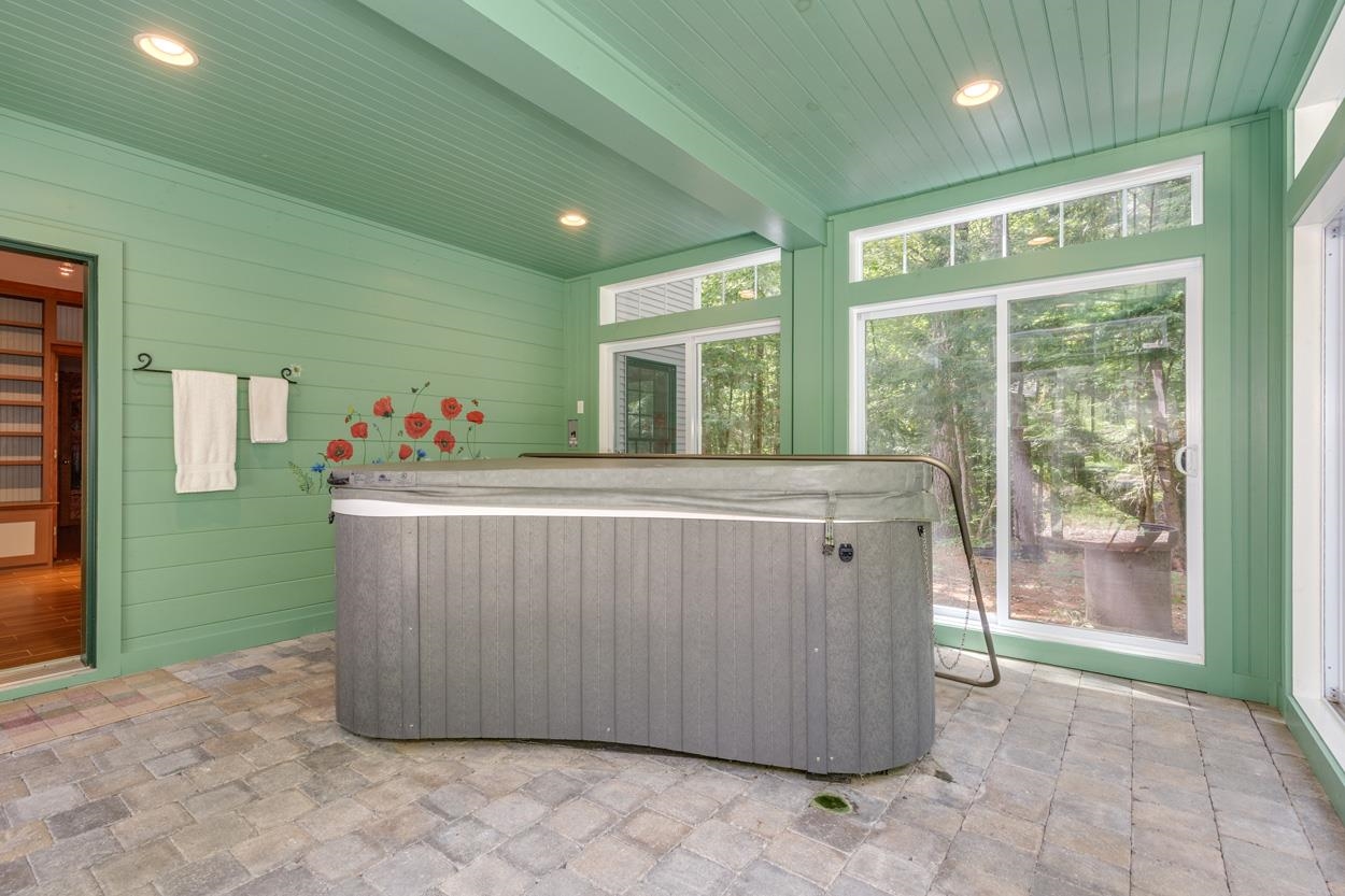 19 Hoit Road Epsom, NH 03234 - Photo 37 of 45