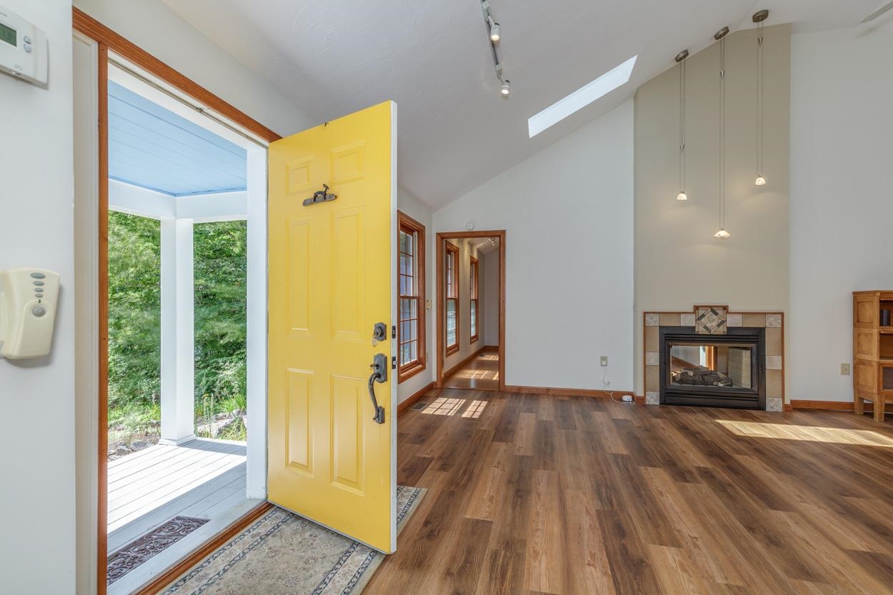 19 Hoit Road Epsom, NH 03234 - Photo 4 of 45