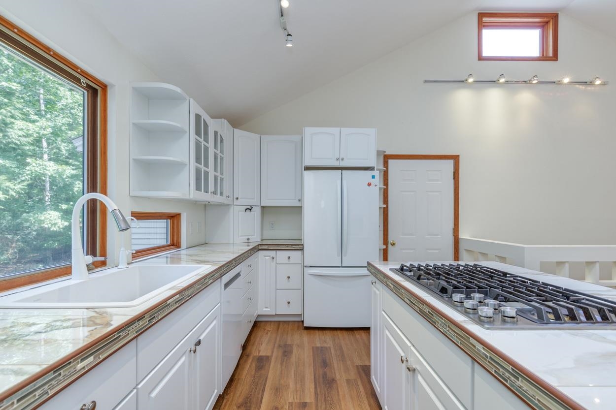 19 Hoit Road Epsom, NH 03234 - Photo 10 of 45