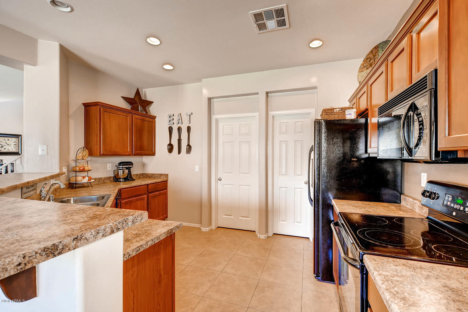 10032 West Chipman Road Tolleson, AZ 85353 - Photo 11 of 27 10032 W Chipman Rd Tolleson AZ-large-009