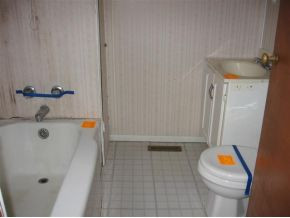 1617 Seaver Road Kingsport, TN 37660 - Photo 6 of 7 Bath