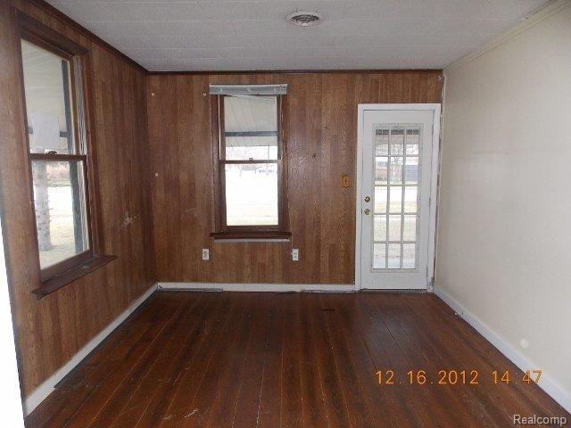8970 Clinton River Road Sterling Heights, MI 48314 - Photo 3 of 13 DSCN9481 (640x480).jpg