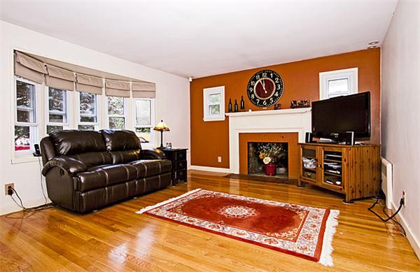7 Dunstan Road Chelmsford, MA 01824 - Photo 4 of 21 Gallery Image 4
