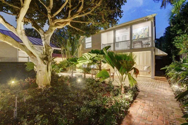 $4,800 | 235 Dyer Road, Unit TREEHOUSE, West Palm Beach, FL 33405