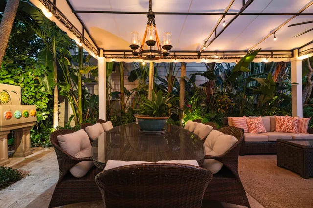 $4,800 | 235 Dyer Road, Unit TREEHOUSE, West Palm Beach, FL 33405