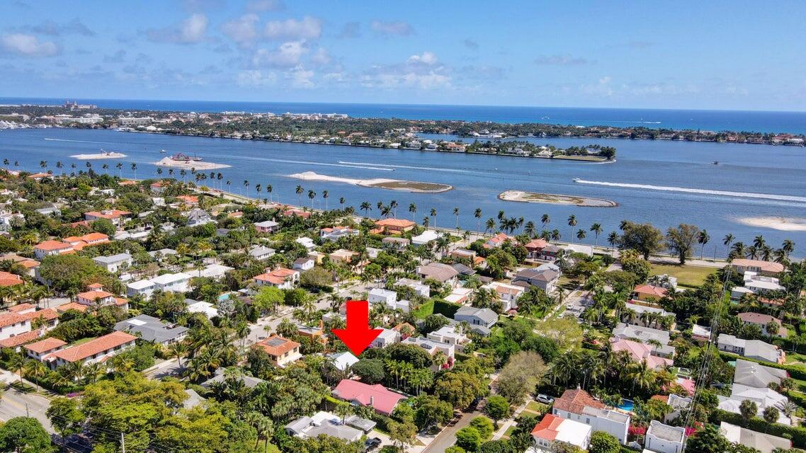 235 Dyer Road, Unit TREEHOUSE West Palm Beach, FL 33405 - Photo 4 of 20 a view of a city