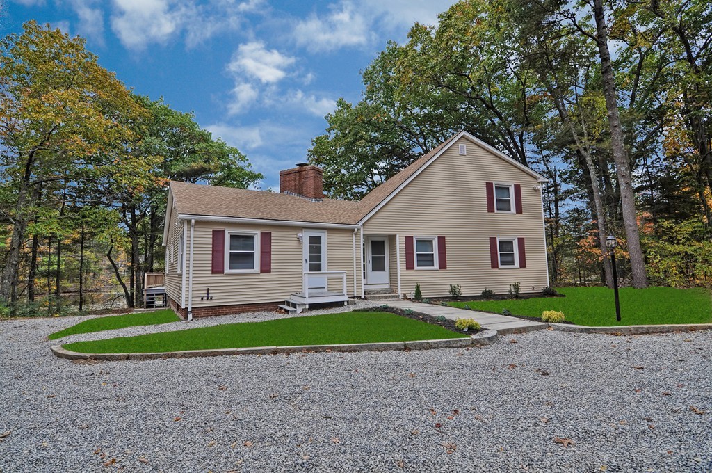 4 Pond Street Boxford, MA 01921 - Photo 1 of 27